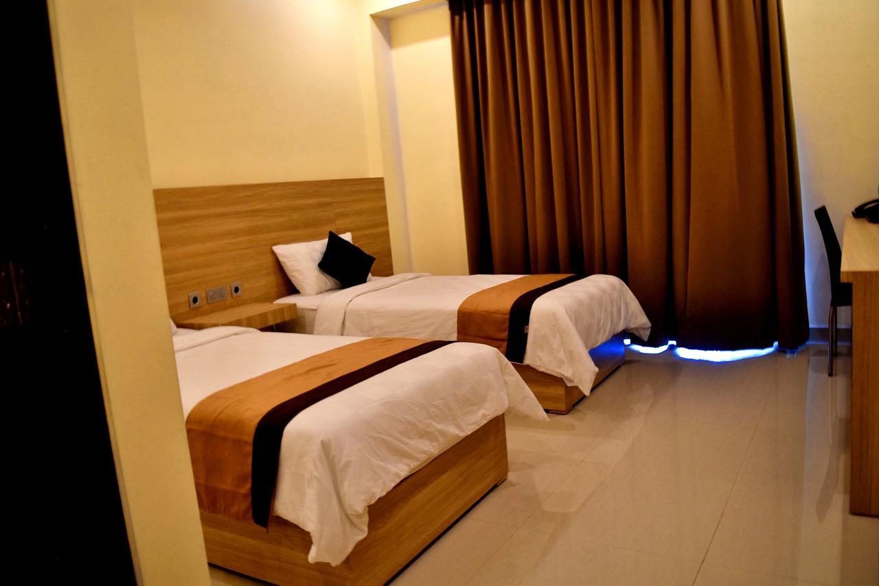 Padadita Beach Hotel Waingapu Esterno foto