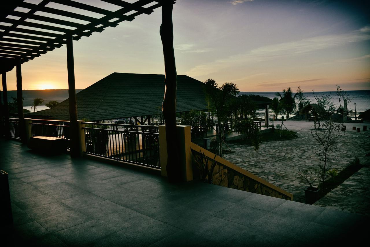 Padadita Beach Hotel Waingapu Esterno foto